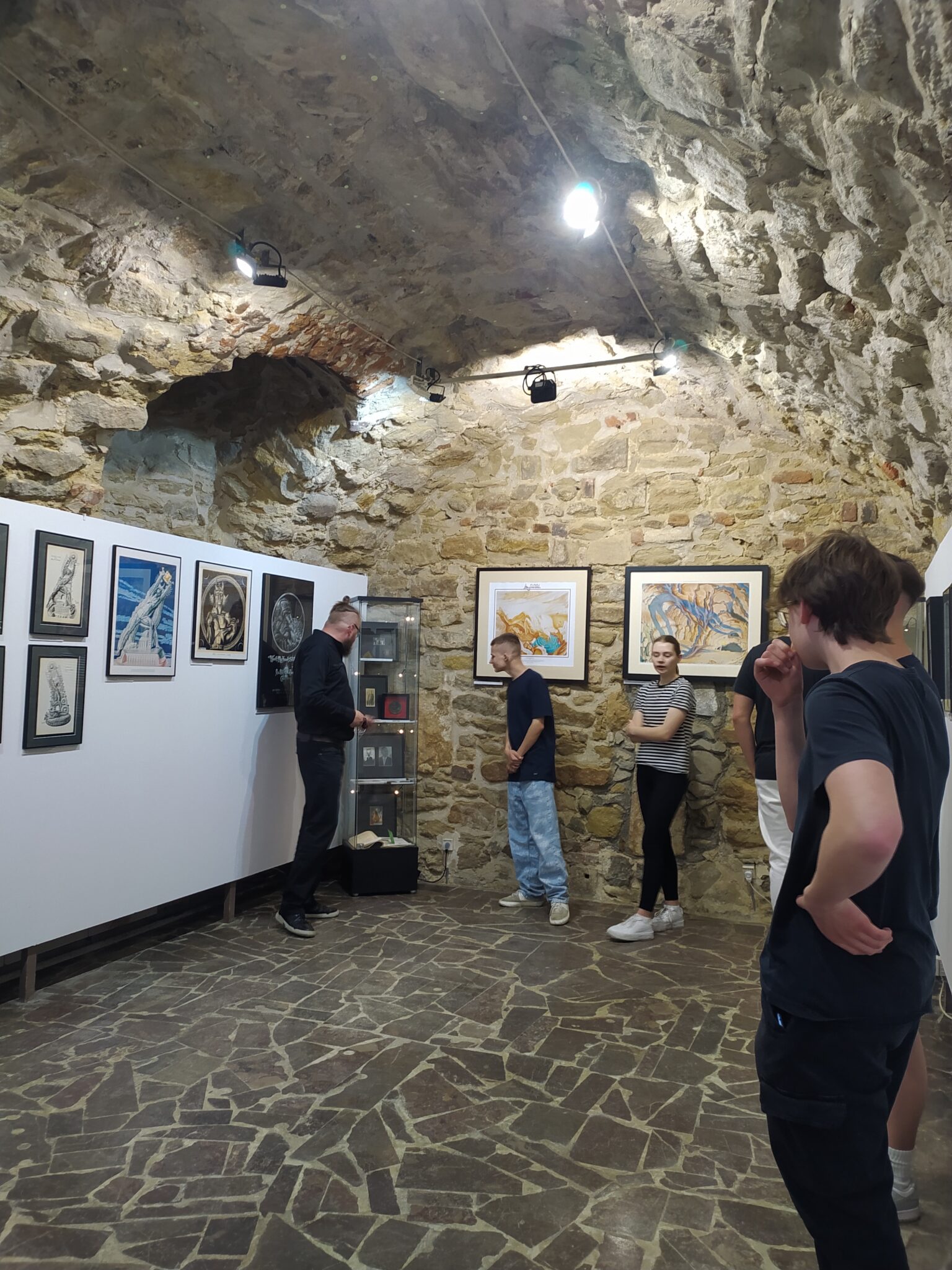 Zachwyt Tatuażem: Niezapomniana Wizyta w Galerii BWA „u Jaksy” w Miechowie