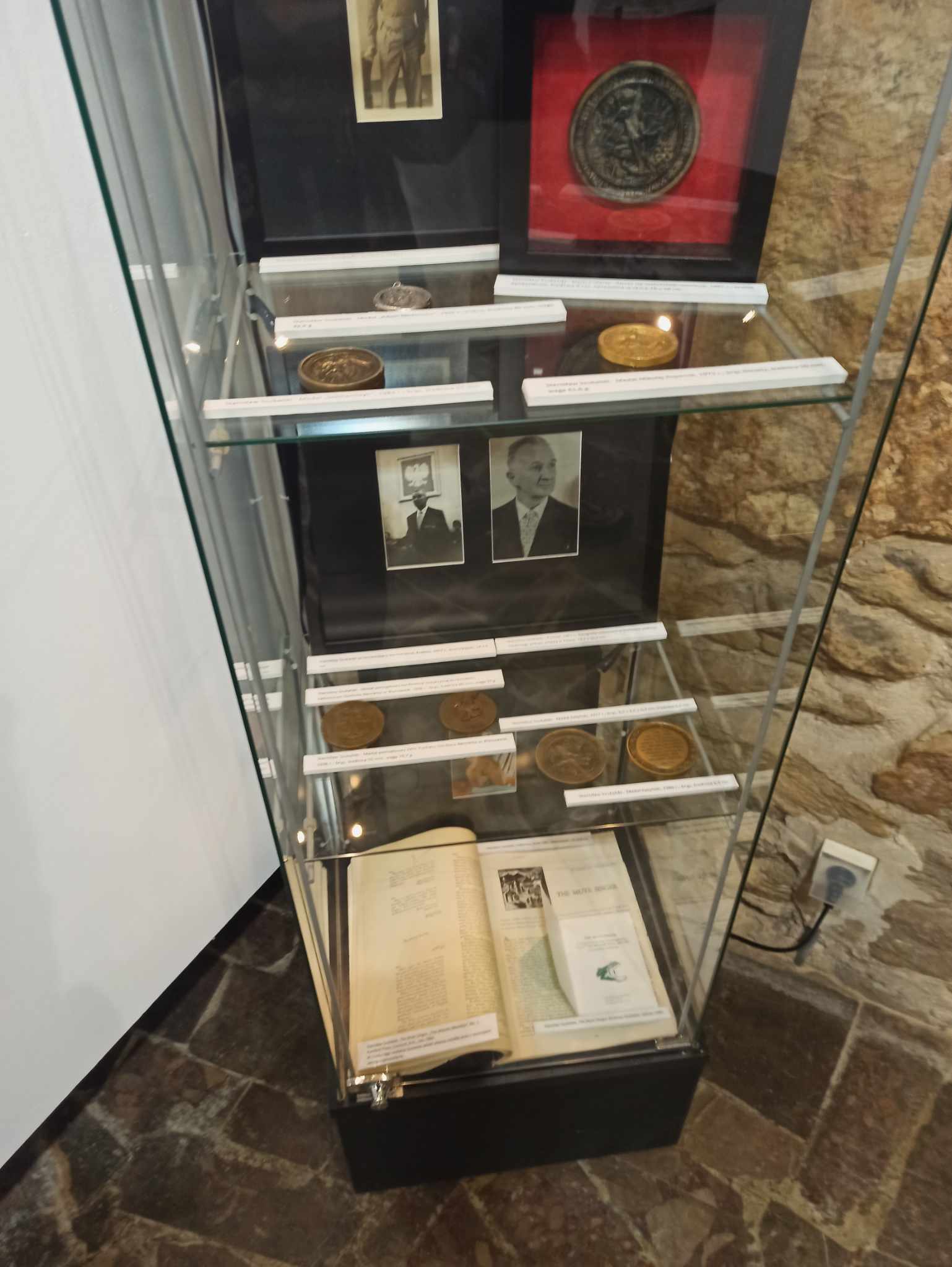 Zachwyt Tatuażem: Niezapomniana Wizyta w Galerii BWA „u Jaksy” w Miechowie