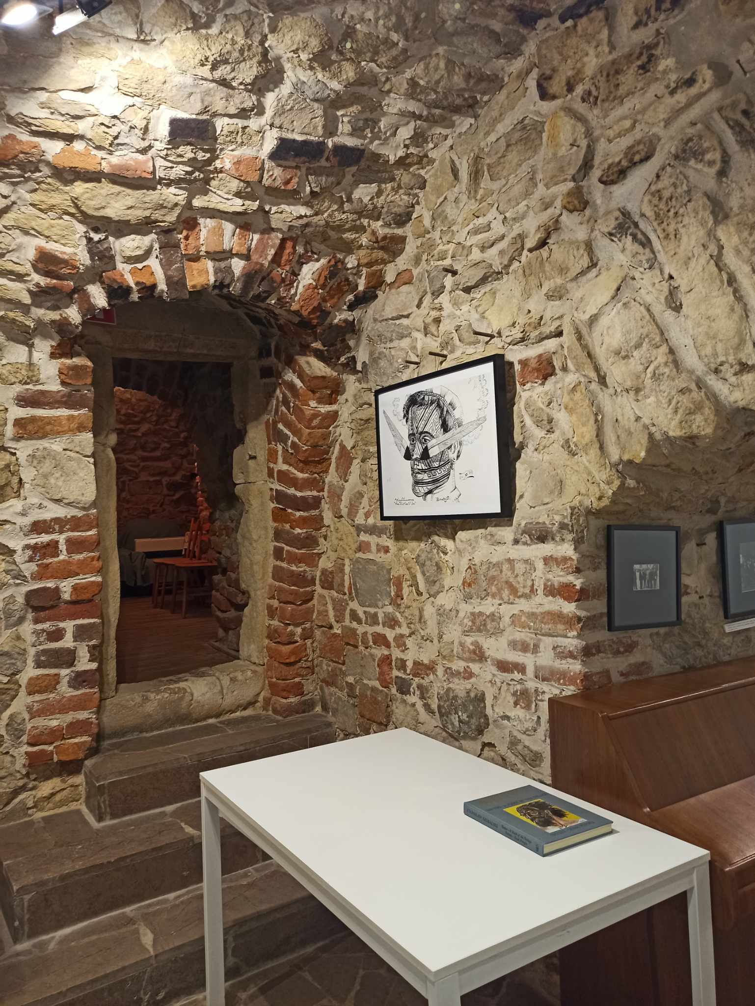 Zachwyt Tatuażem: Niezapomniana Wizyta w Galerii BWA „u Jaksy” w Miechowie