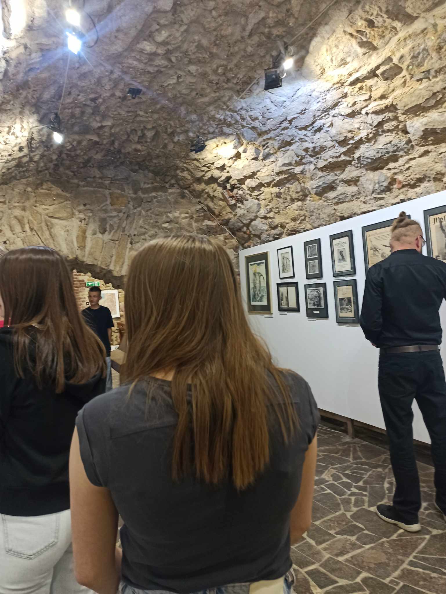 Zachwyt Tatuażem: Niezapomniana Wizyta w Galerii BWA „u Jaksy” w Miechowie