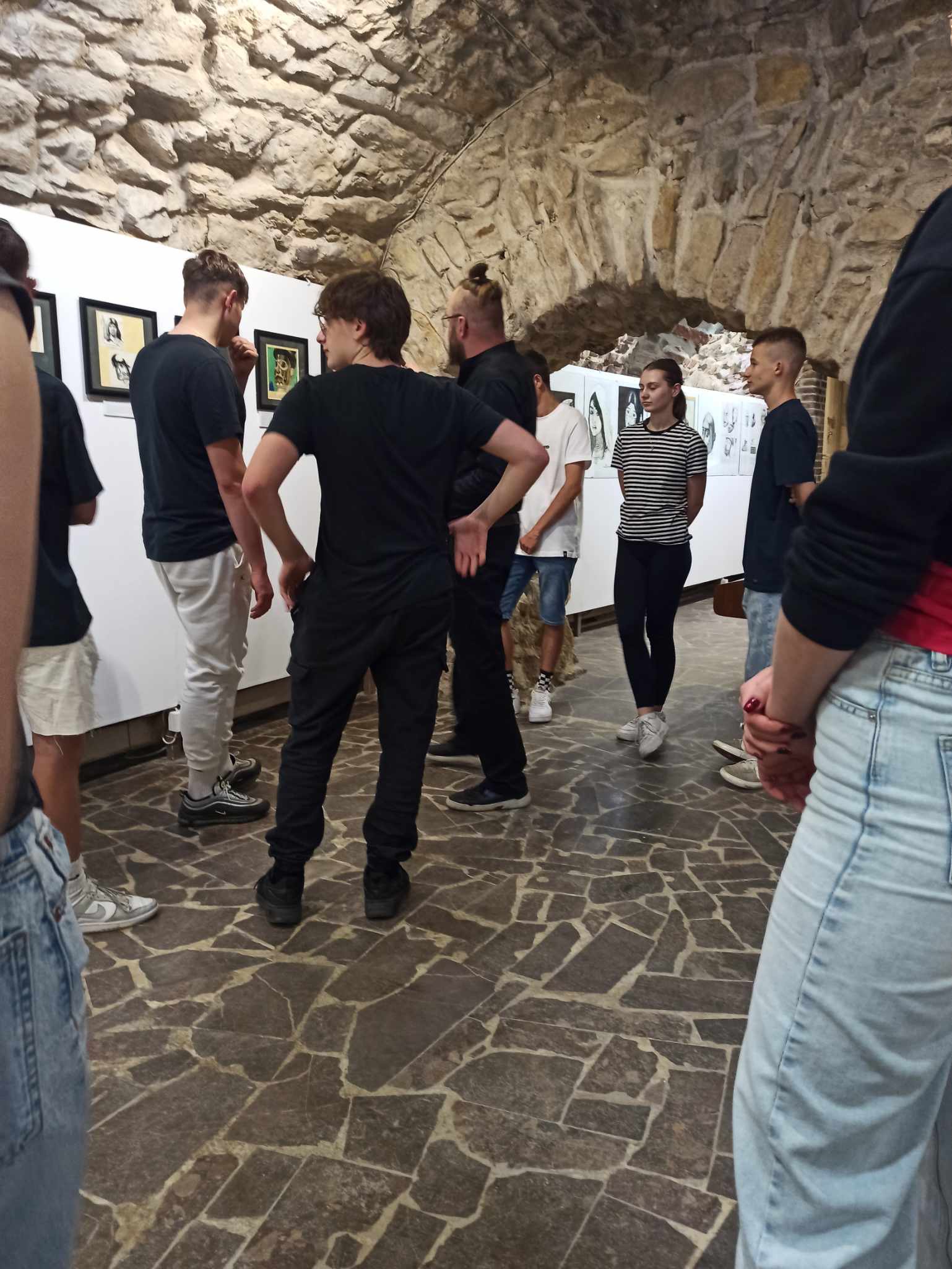 Zachwyt Tatuażem: Niezapomniana Wizyta w Galerii BWA „u Jaksy” w Miechowie