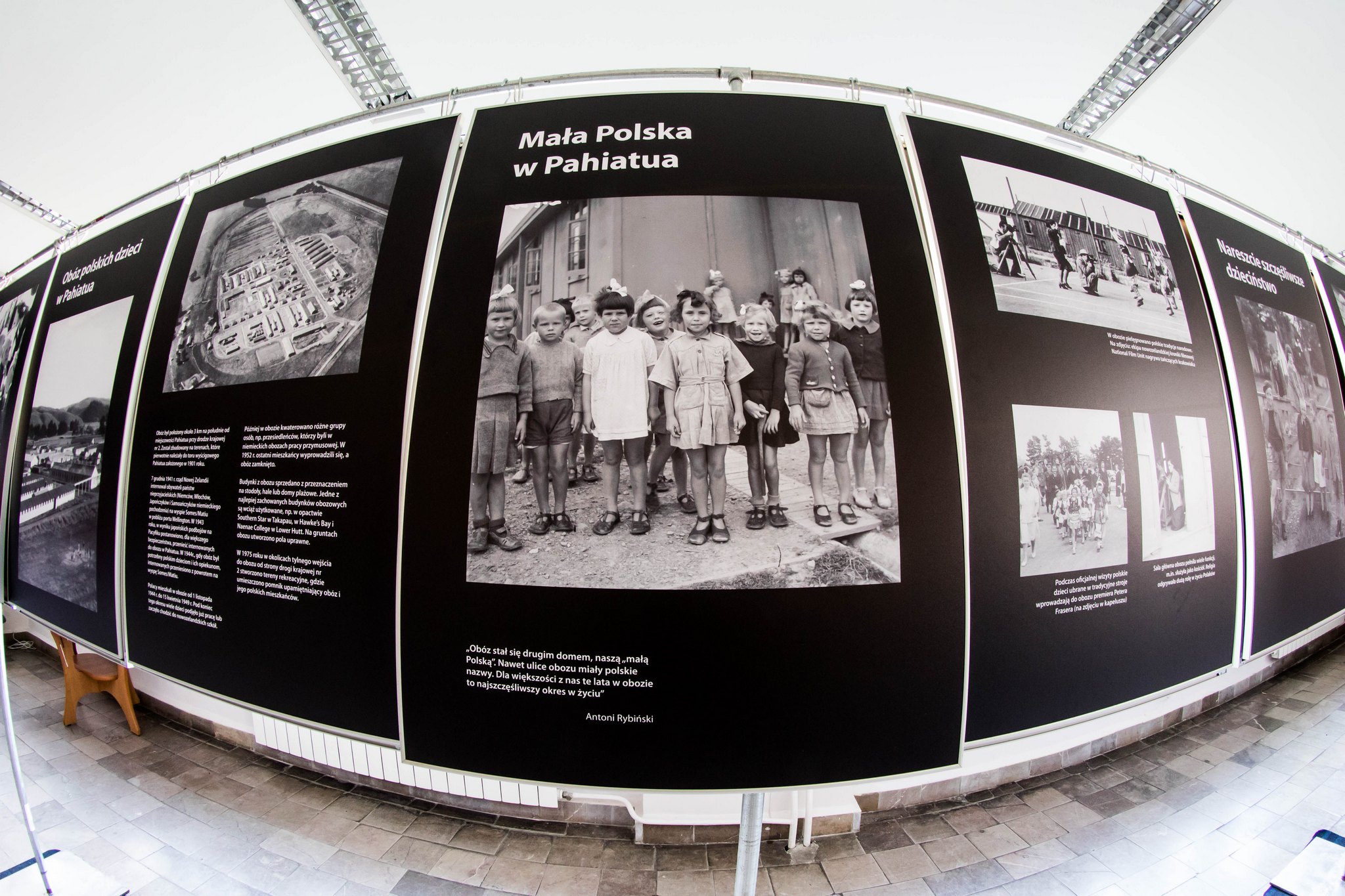 „Podróż nadziei" – wystawa patriotyczna zorganizowana w naszej Bursie